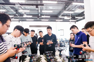 領(lǐng)克華中營銷大區(qū)走進(jìn)張家口工廠 親臨“潮流智造”現(xiàn)場，賦能專業(yè)培訓(xùn)之旅